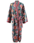 Powell Craftin puuvillainen kimono-aamutakki, jossa männynvihreällä pohjalla punaisen-, pinkin- ja sinapinsäyisiä block print -kukkakuvioita.