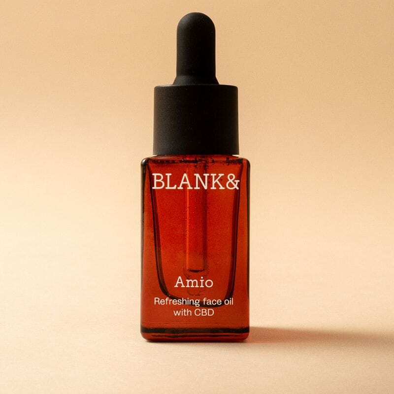 Amio - virkistävä CBD-kasvoöljy 15ml brändiltä Blank&, punaisessa pipetillisessä pullossa.