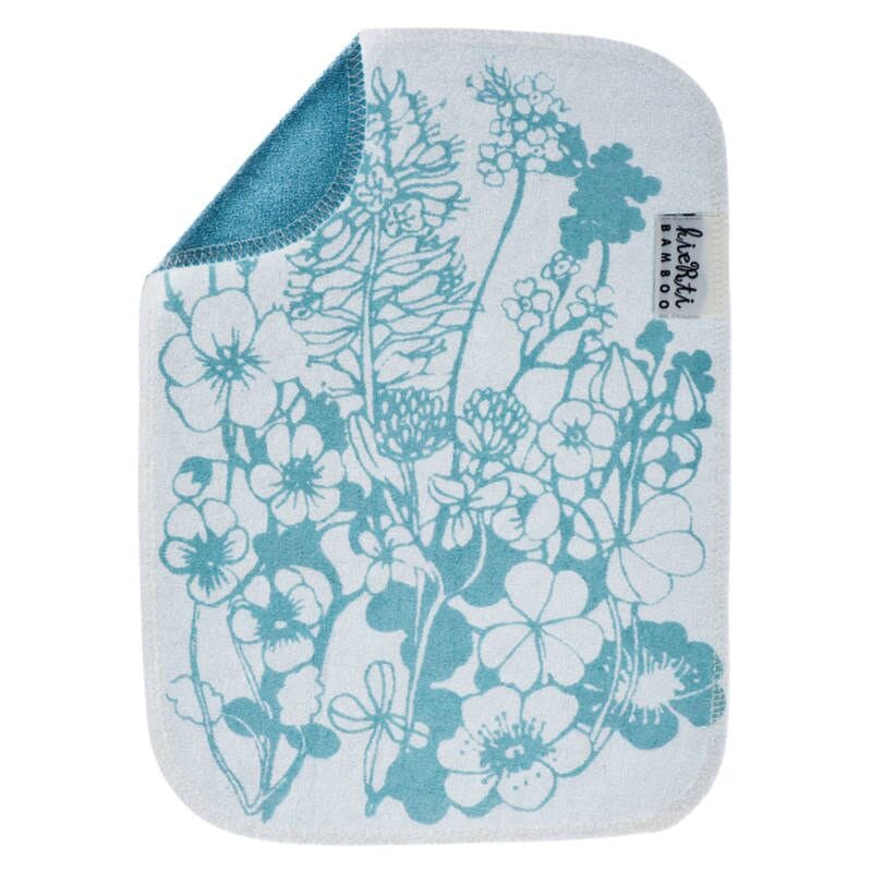 Kierti Bambuinen tiskirätti Keto sävyssä turkoosi, jossa valkoisella pohjalla turkooseja kedon kukkasia. Kääntöpuoli yksisävyinen raikas turkoosi.