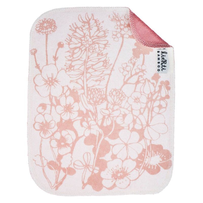 Kierti Bambuinen tiskirätti Keto sävyssä Vanha roosa, jossa valkoisella taustalla roosansävyisiä kedon kukkasia. Kääntöpuoli yksivärinen roosa.