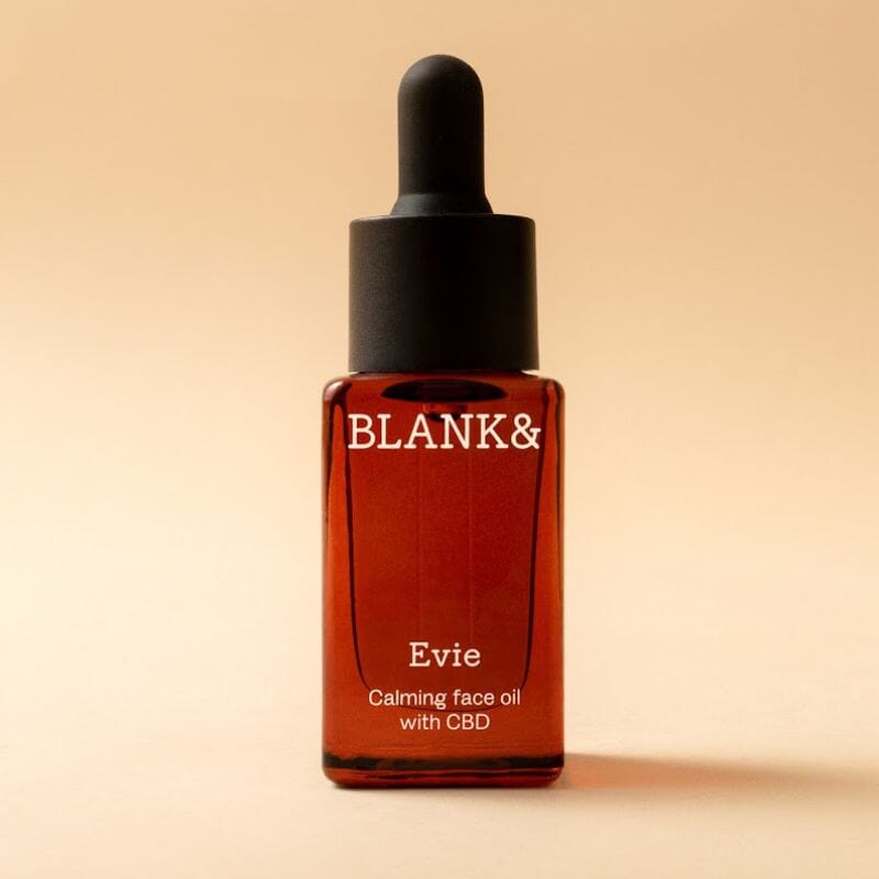 Evie - rauhoittava CBD-kasvoöljy 15ml brändiltä Blank&, punaisessa pipetillisessä pullossa.