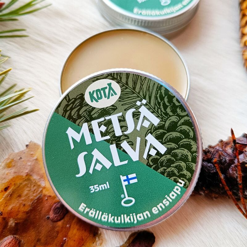 KOTA Metsäsalva sisaltaa tehokkaita luonnon kasveja ja yrttejä, jotka auttaa lievittää tulehduksen, palovammat, auringonpolttamat, hyttysenpuremat ja hiertymat. 35ml metallipurkissa.