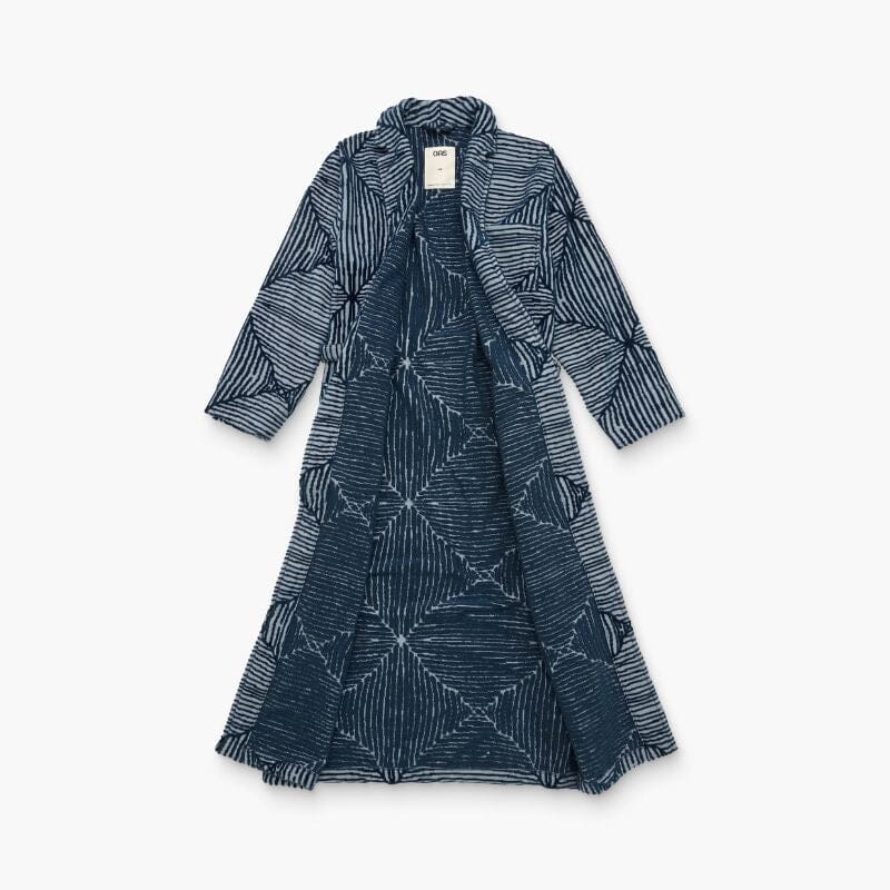 Tummansininen 'Longo' -aamu-/kylpytakki paksua jacquard-kudottua froteeveluuria brändiltä OAS, koossa L/XL.