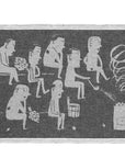 Lapuan kankureiden Miesten Sauna -laudeliina koossa 46 x 60 cm, jossa tummanharmaalla pohjalla vaaleamman harmaalla 7 mieshahmoa saunomassa.