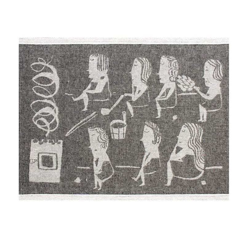 Lapuan kankurit Naisten Sauna -laudeliina koossa 46 x 60 cm, jossa tummanharmaalla pohjalla seitsemän vaaleamman harmaata naishahmoa saunomassa.