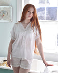 Naisten valkoinen shortsi + paita pyjamasetti - Anna Puuvillavaatteet Powell Craft 