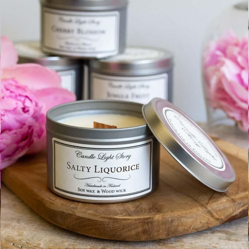 Tuoksukynttilä puusydämellä - Salty Liquorice Tuoksukynttilä Candle Light Story 