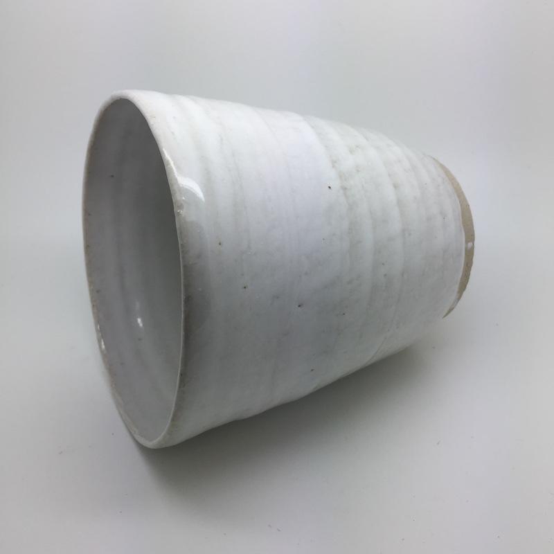 Korvaton muki iso valkoinen Ceramics Tuias 