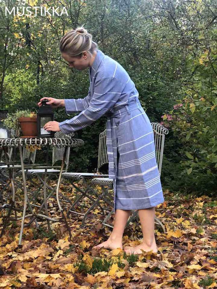 Saunatonttu Roosan hamam-kylpytakki Mustikka Bathrobe Saunatonttu by Kaurilan Sauna L Mustikka 