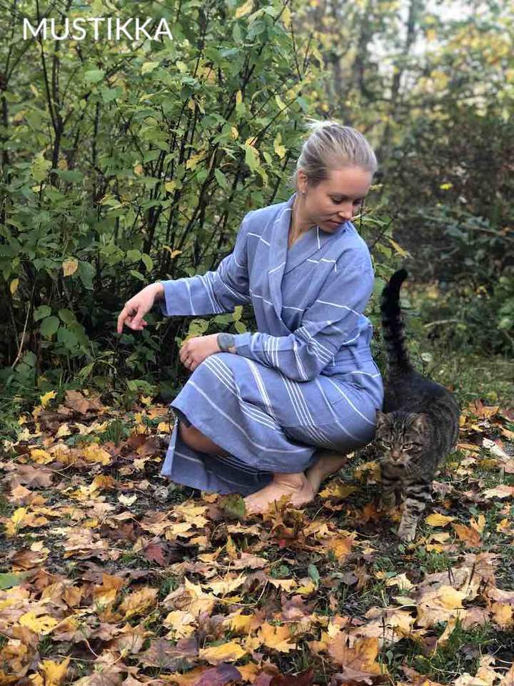 Saunatonttu Roosan hamam-kylpytakki Mustikka Bathrobe Saunatonttu by Kaurilan Sauna S Mustikka 