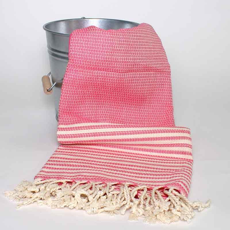 Tapion Hamam-pyyhe USEITA VÄREJÄ! Towel Saunatonttu by Kaurilan Sauna Vaaleanpunainen 